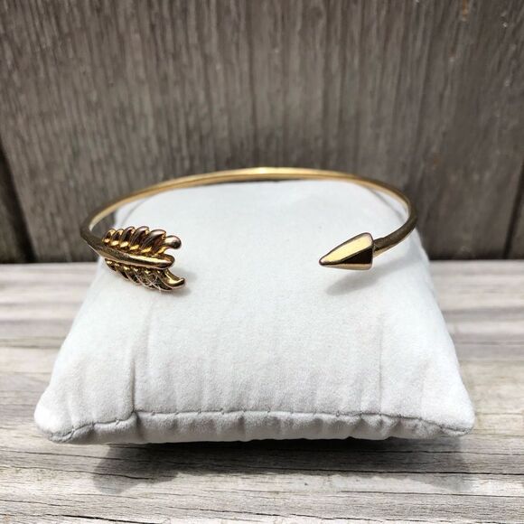 stella & dot | Gold Arrow Bangle Bracelet - Picture 1 of 3
